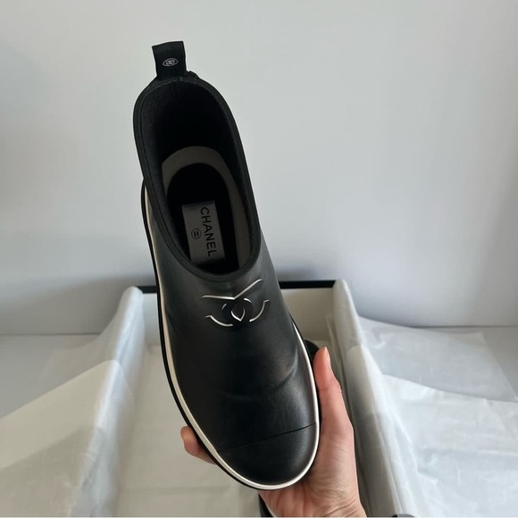 Chanel Black Short Rain Boots 2023 - Picture 4 of 11
